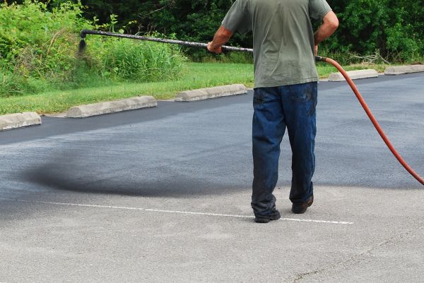 Lot Sealcoating in Glen Allen